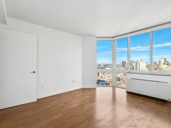 420 West 42nd Street image 13 of 28