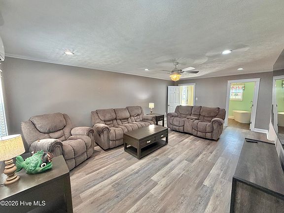 5th image of 206 Crestwood Drive