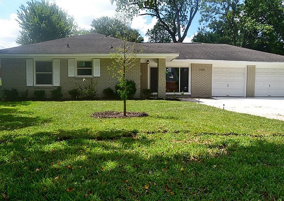 1st image of 1904 Oaks Dr