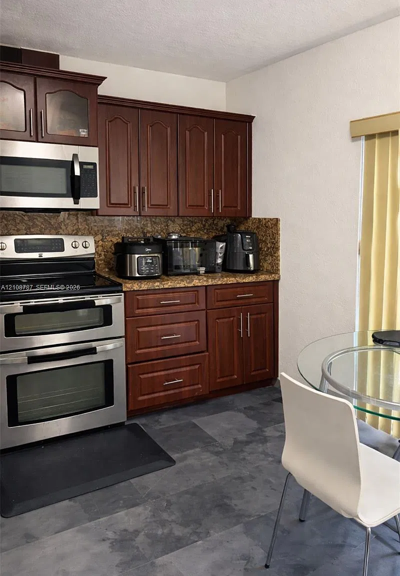 Hialeah Club Villas Condo — Photo 4