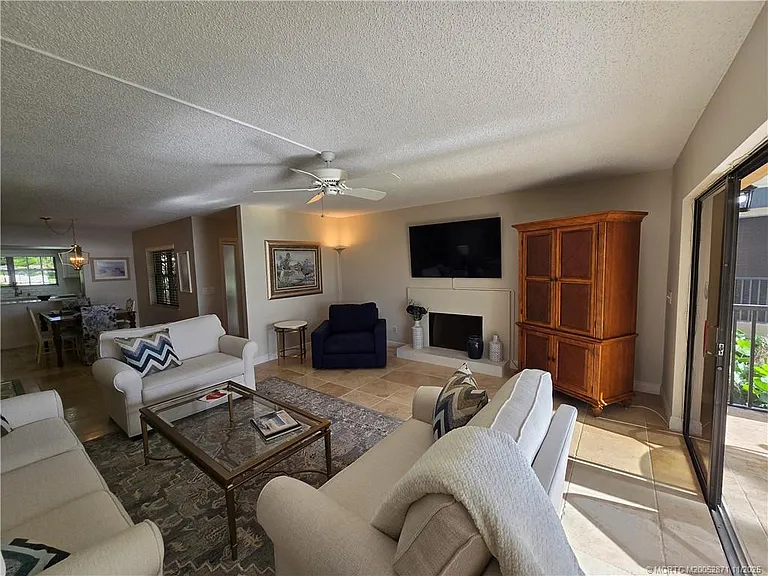 316 NE Edgewater Dr — Photo 6