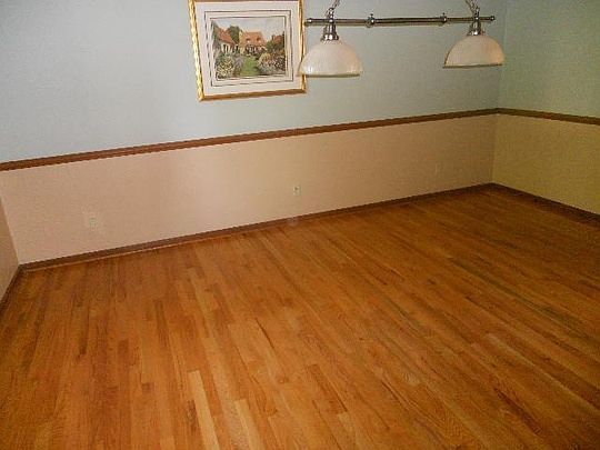 5th image of 17 White Oak Dr