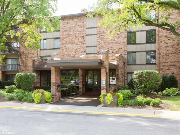 301 Lake Hinsdale Dr APT 305, Willowbrook, IL 60527