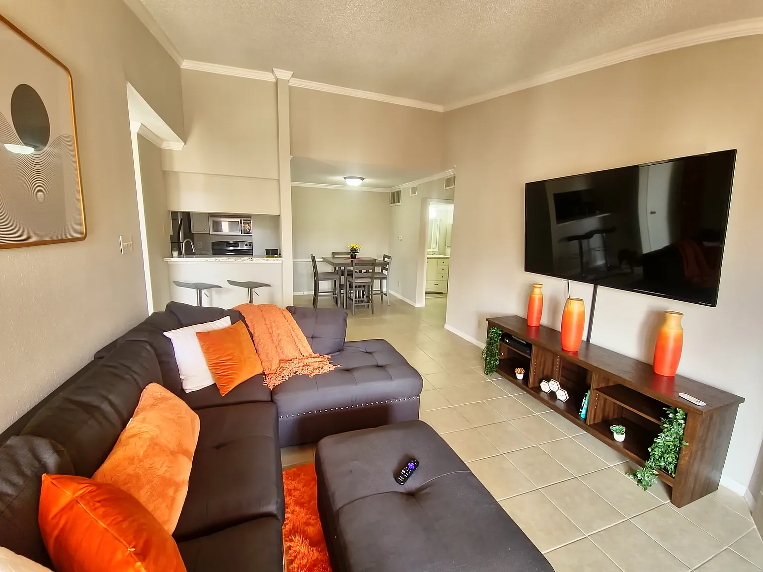 2120 El Paseo St — Photo 2