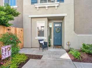 343 N Raphael Ln, Clovis, CA 93611