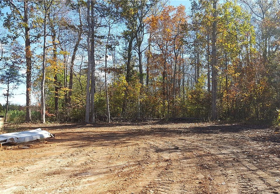 2nd image of 884 Piney Grn