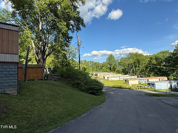 3rd image of 207 Garland Loop
