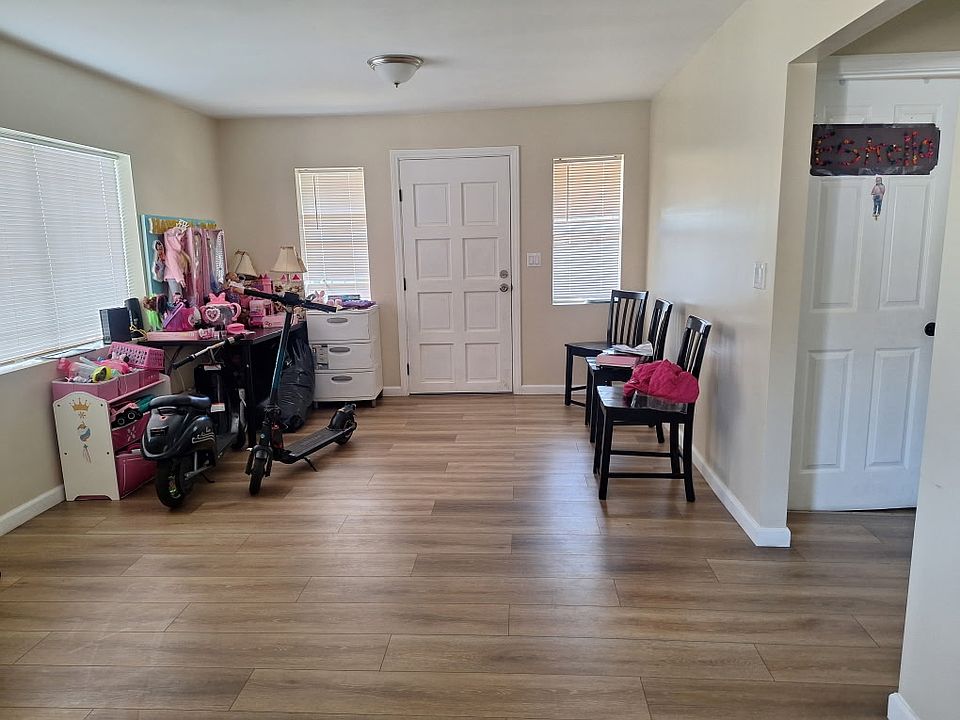 1st image of 1335 E 91st St