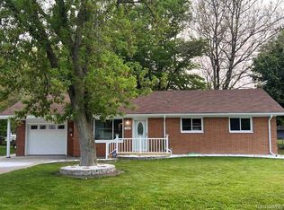 2966 Burlington Dr, Saginaw, MI 48601