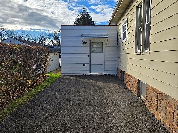 3rd image of 337 Andrews St