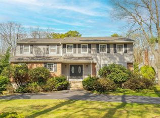 91 McCulloch Dr, Dix Hills, NY 11746