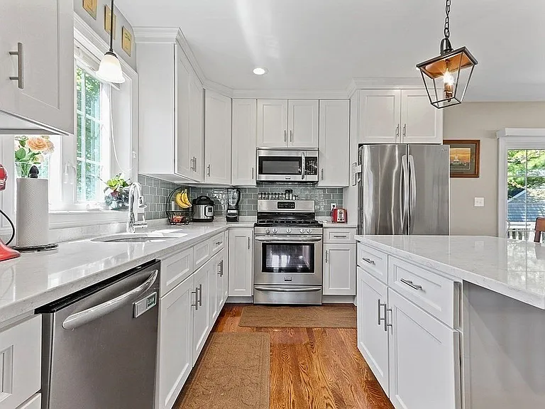 214 Shaw St — Photo 9