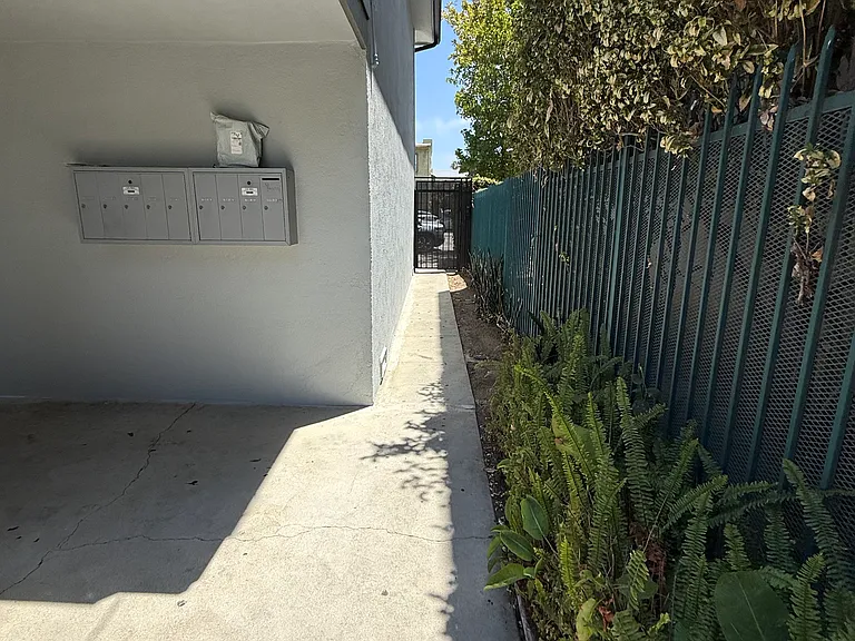 1537 Locust Ave #5 — Photo 8