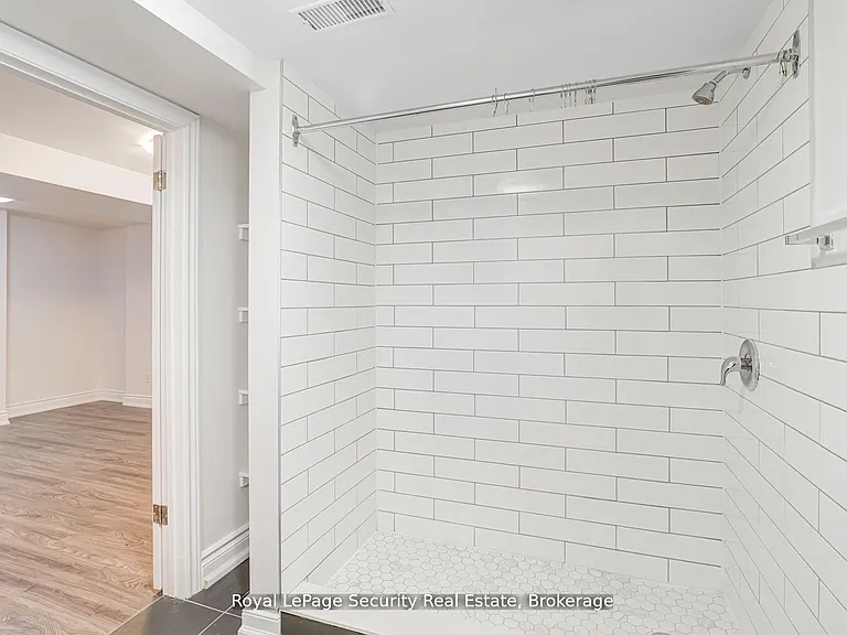 706 Gladstone Ave #LOWER — Photo 27