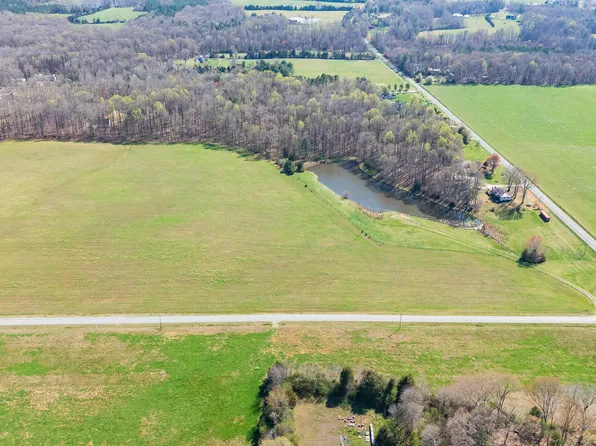 2 Brookhollow Rd, Efland, NC 27243