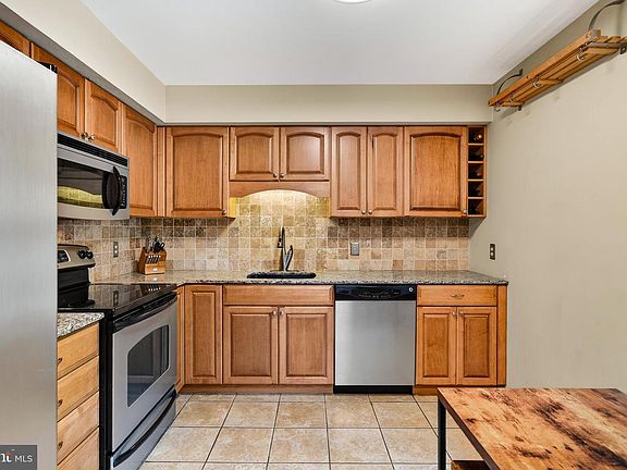 2nd image of 267 Valley Stream Ln