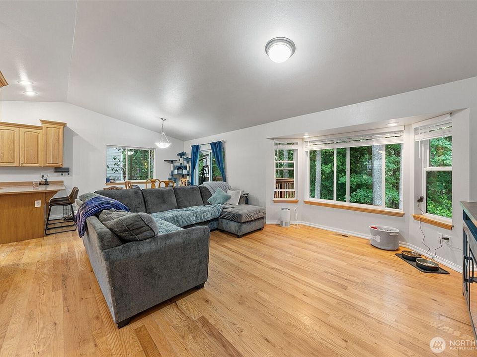 mocigoma♡ 18634 Triangle St, Triangle, VA 22172 | Zillow