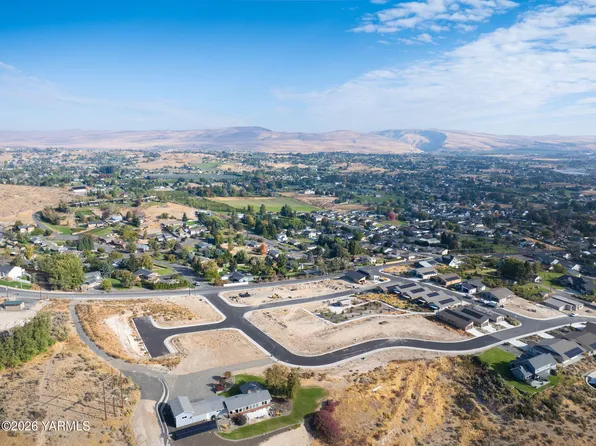 840 Sunlight Ln, Selah, WA 98942