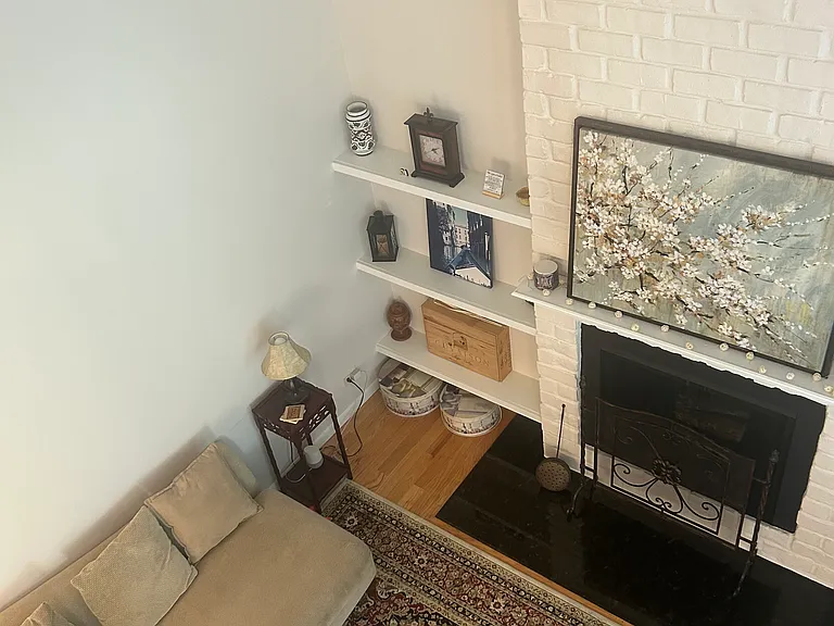 916 Vose Dr — Photo 4