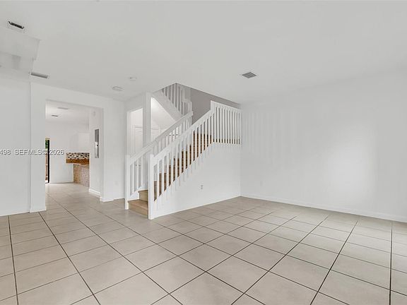 4th image of 582 NE 207th St #582