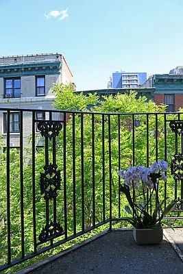 Sold by Redfin Real Estate | media 12