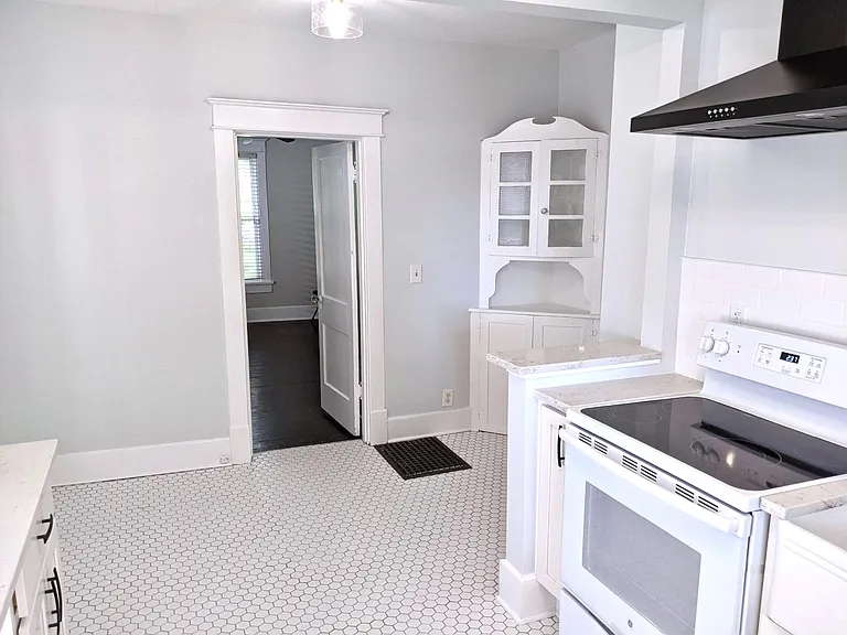 415 Park Cir — Photo 15
