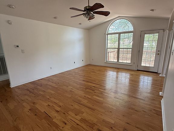 3rd image of 505 Sherry Dr