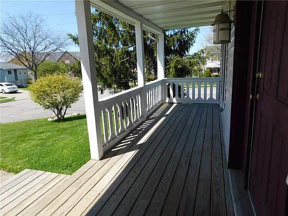 2nd image of 606 Pin Oak Dr