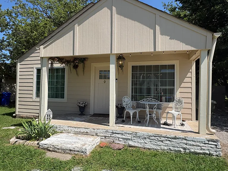 105 E Johnson St — Photo 1