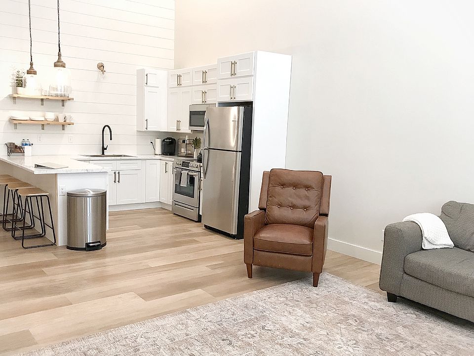 1st image of 42250 Wilson Memorial Dr #4