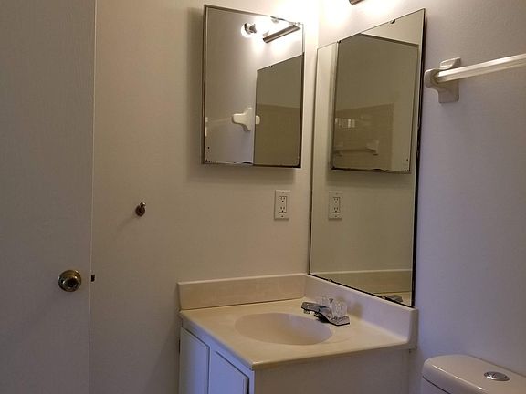 5th image of 606 Casa Park Ct N