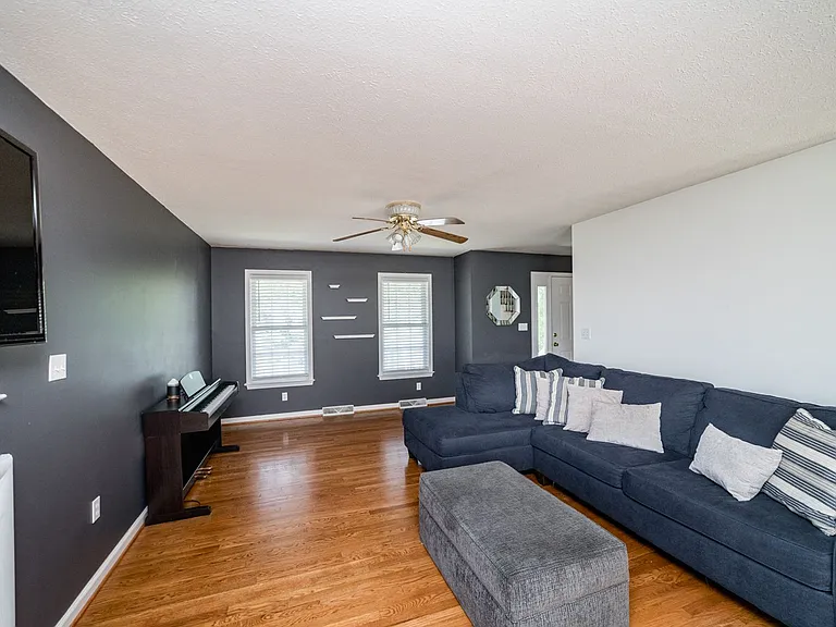 72 Viking Dr — Photo 29