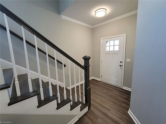 3rd image of 462 Everidge Rd