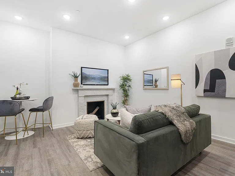 1602 Locust St #4-401 — Photo 4