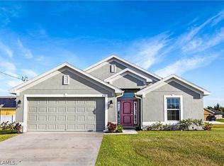 813 NE 43rd Lane Cpe, Coral, FL 33909