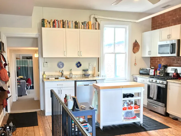 604 G St SE #2 — Photo 8