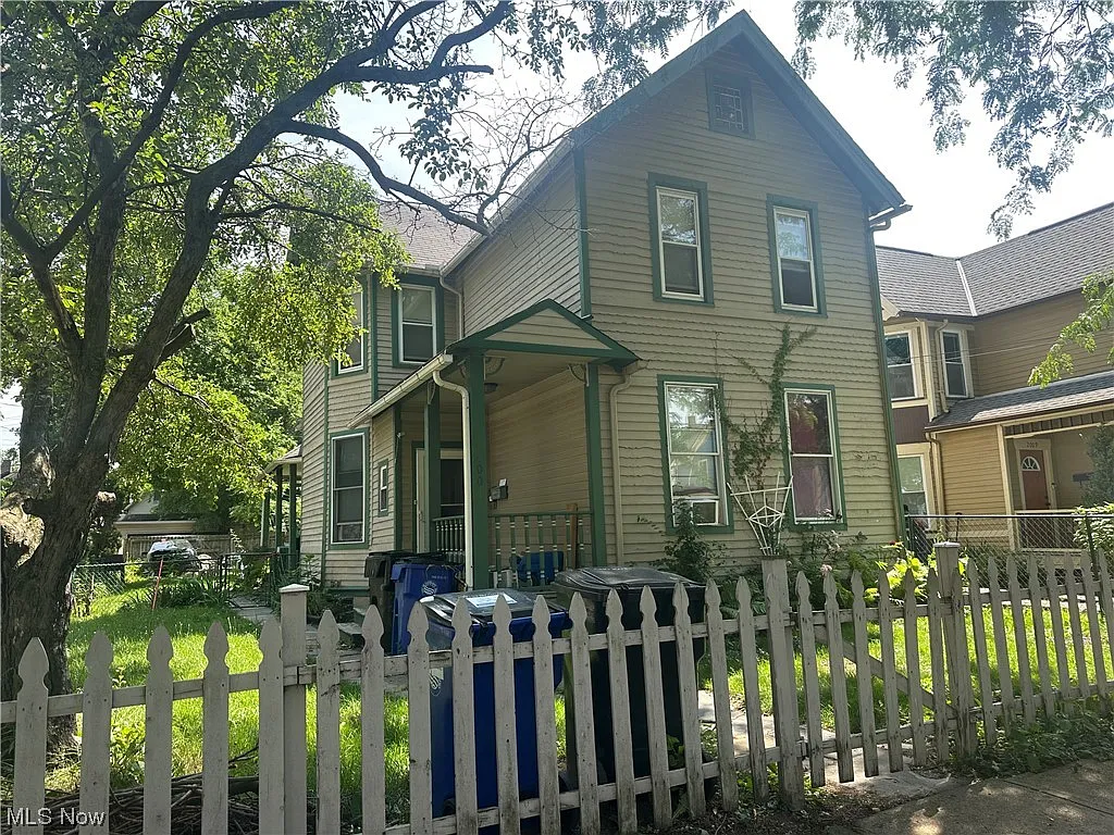 2001 Clover Ave photo 1