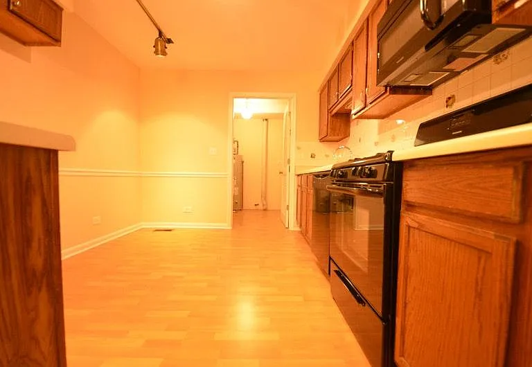 1050 Courtland Dr — Photo 4