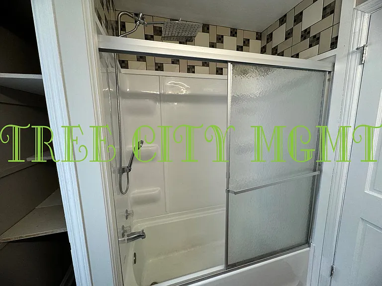 326 W Oakdale Dr #B — Photo 8