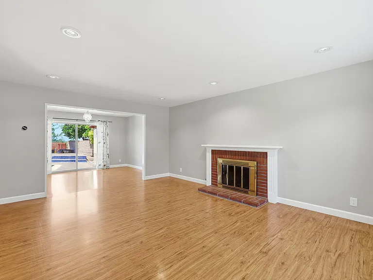 181 Piazza Way — Photo 7