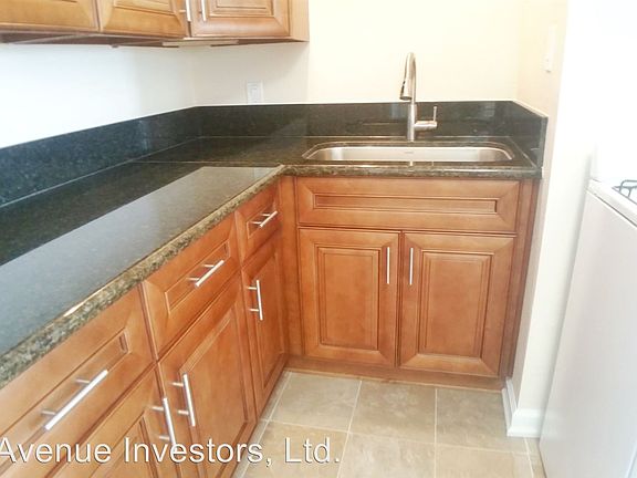 2nd image of 900 Palm Ave APT 23
