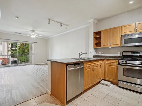 12949 Centre Park Cir APT 201, Herndon, VA 20171