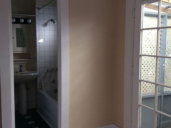 5th image of 386 Carroll Park E APT B
