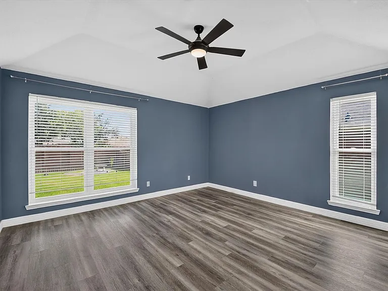 1521 Glenmore Dr — Photo 8