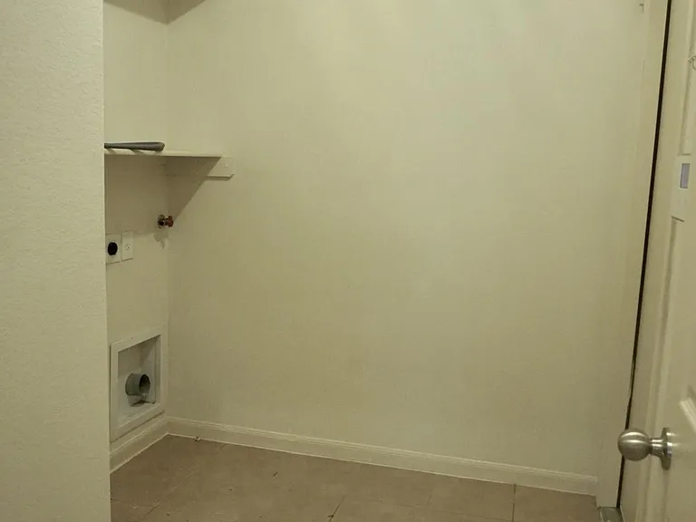 2305 Nestlewood Dr — Photo 11