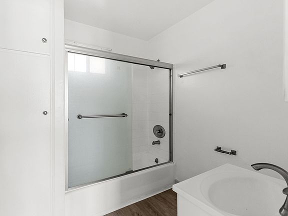 2nd image of 727 Olive Ave #5