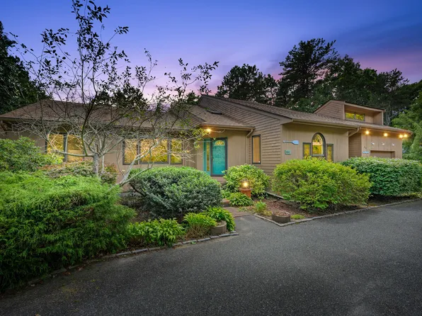 84 Overlook Circle, Waquoit, MA 02536