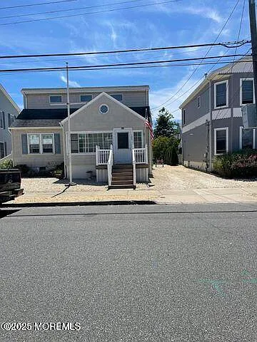 102 Brown Ave — Photo 1