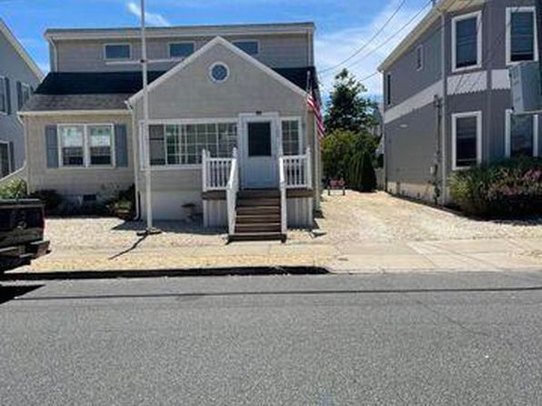 102 Brown Ave