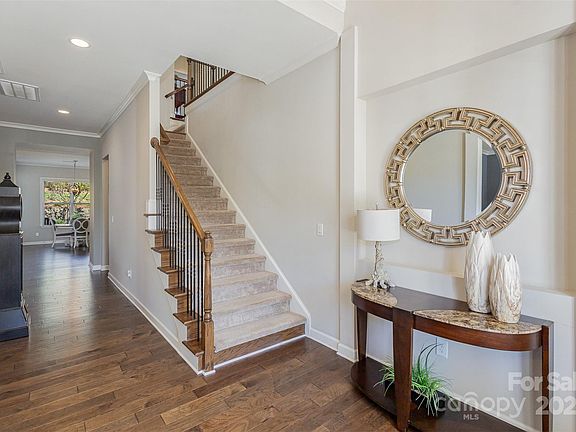 4th image of 1051 Dunwoody Dr